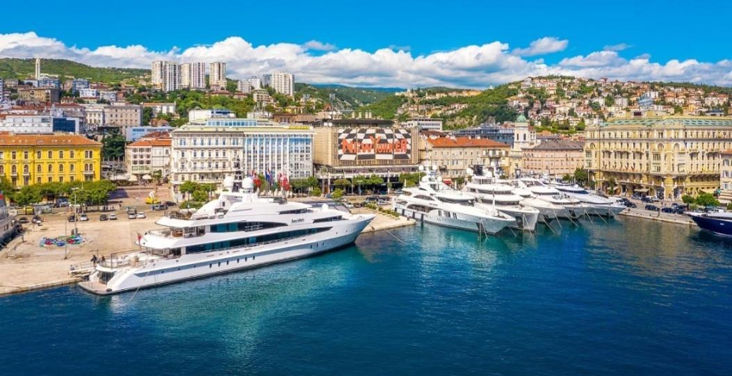 Rijeka Apartment With Free Parking And Large Balcony Ngoại thất bức ảnh